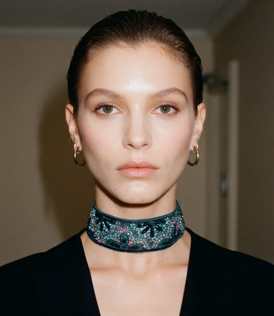 Choker bordado en pedrería y lentejuelas color turquesa, modelo Liora – Traselvelo