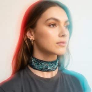 Choker bordado en pedrería y lentejuelas color turquesa, modelo Liora – Traselvelo