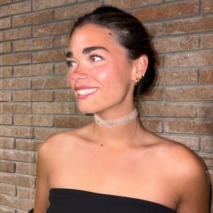 Choker de tul transparente bordado en pedrería plateada, modelo Sira – Traselvelo