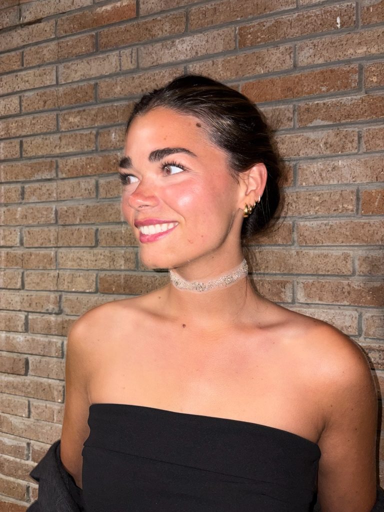 Choker de tul transparente bordado en pedrería plateada, modelo Sira – Traselvelo