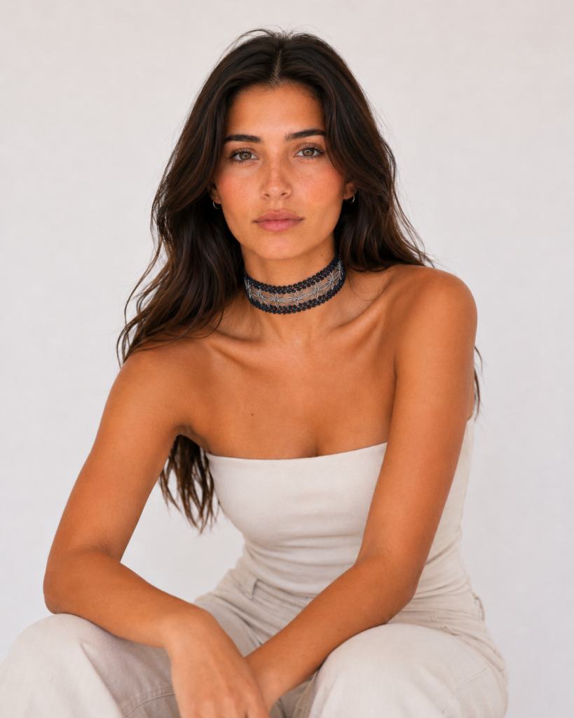 Choker de encaje bordado color azul, modelo Vega – Traselvelo