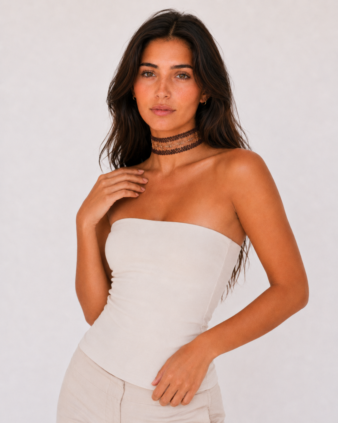 Choker de encaje bordado color marrón, modelo Vega – Traselvelo