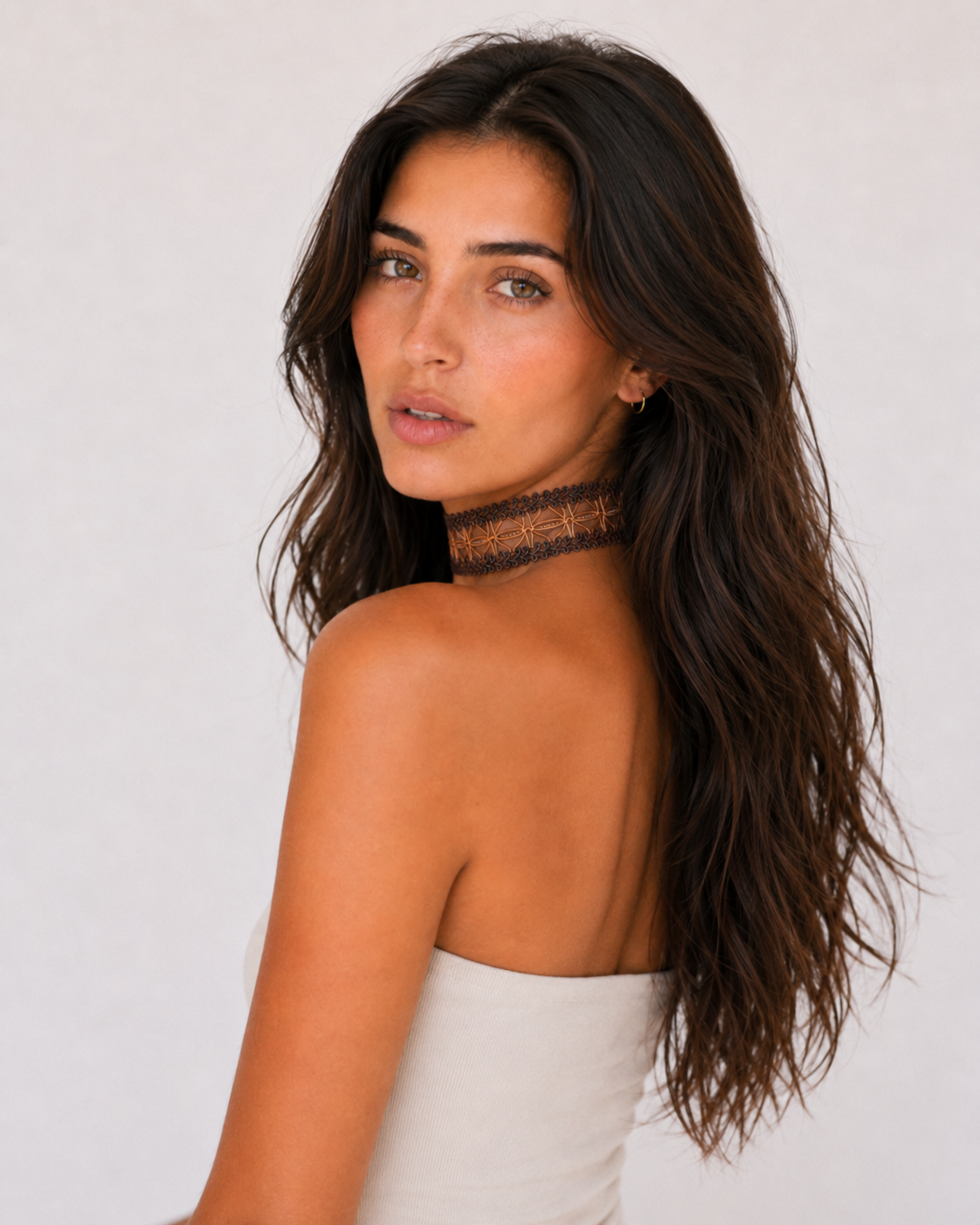 Choker de encaje bordado color marrón, modelo Vega – Traselvelo